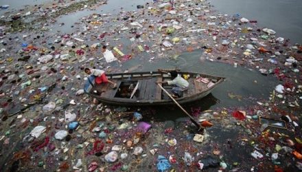 Загрязнение рек человеком